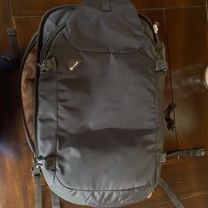 Pacsafe Venturesafe EXP45 Anti-Theft Carry-On